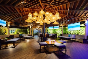 Bar (on property) - Hilton Colombo (Colombo)