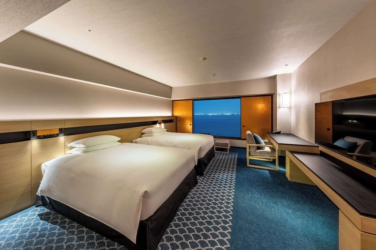 Twin Deluxe Room Ocean View | 1 bedroom, in-room safe, desk, blackout drapes