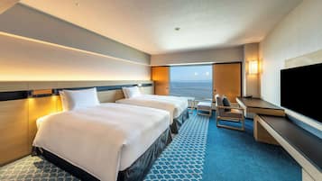 Quarto (Twin Deluxe, Ocean) | Cofres nos quartos, escrivaninha, cortinas blackout