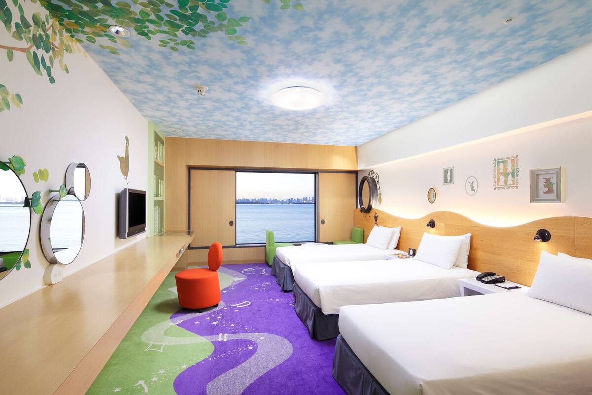 ห้องพัก (Happy Magic Room, Ocean) | ตู้นิรภัยในห้องพัก, โต๊ะทำงาน, ผ้าม่านกันแสง, ห้องเก็บเสียง