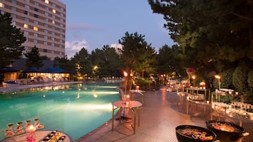 Indoor pool, seasonal outdoor pool