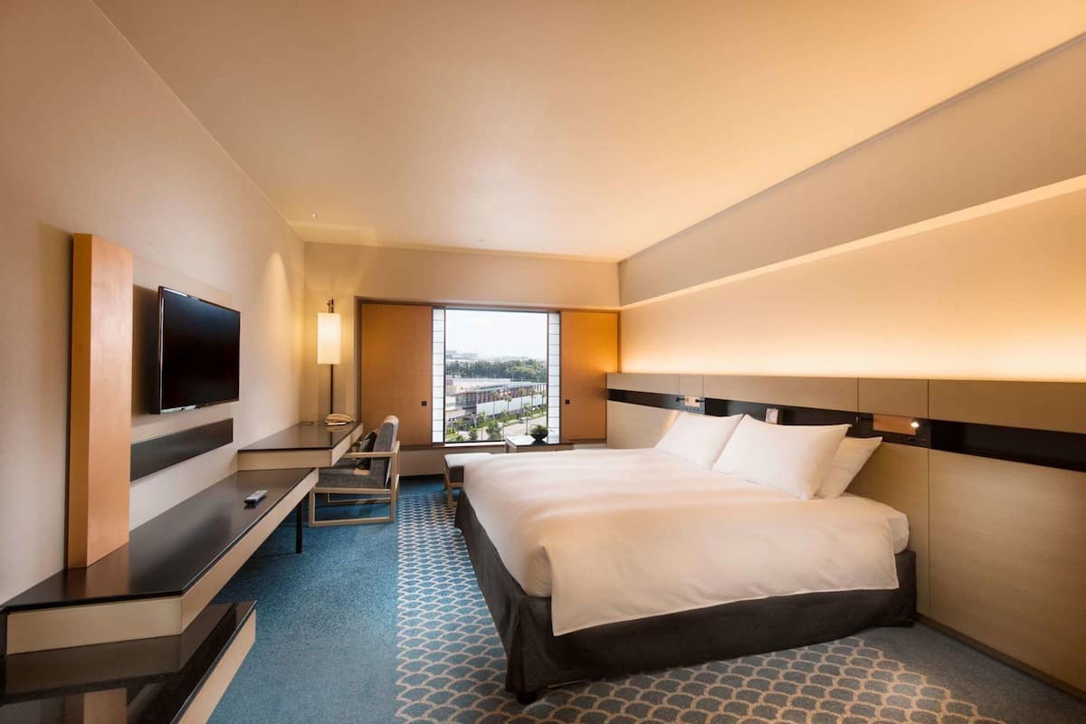 In-room safe, desk, blackout drapes, soundproofing