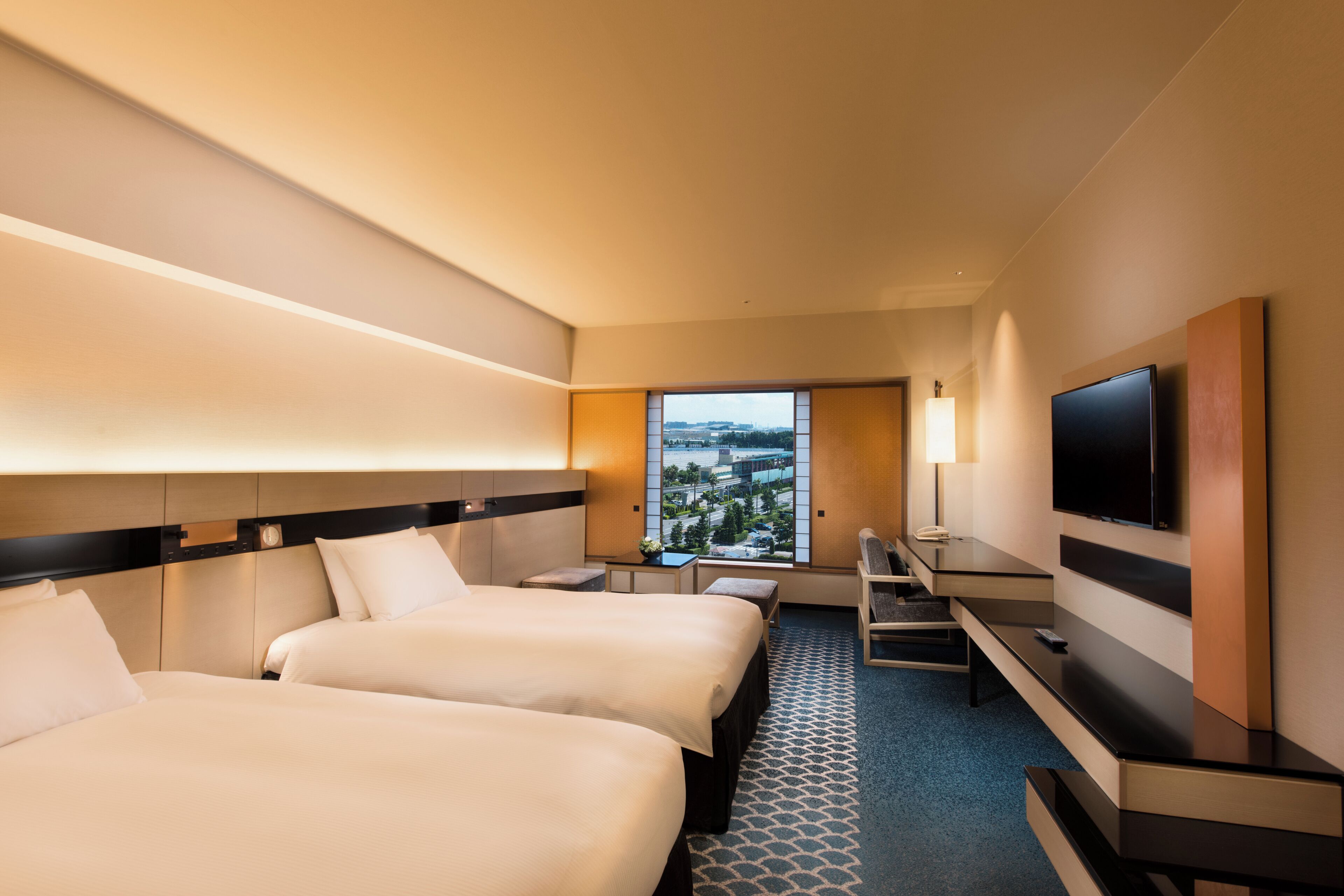 Twin Hilton Room, Park View | In-room safe, desk, blackout drapes, soundproofing