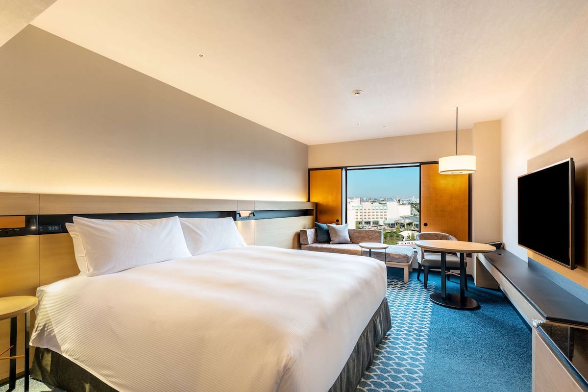 ห้องเอ็กเซกคิวทีฟ ((King Executive, Park, Lounge Access)) | ตู้นิรภัยในห้องพัก, โต๊ะทำงาน, ผ้าม่านกันแสง, ห้องเก็บเสียง