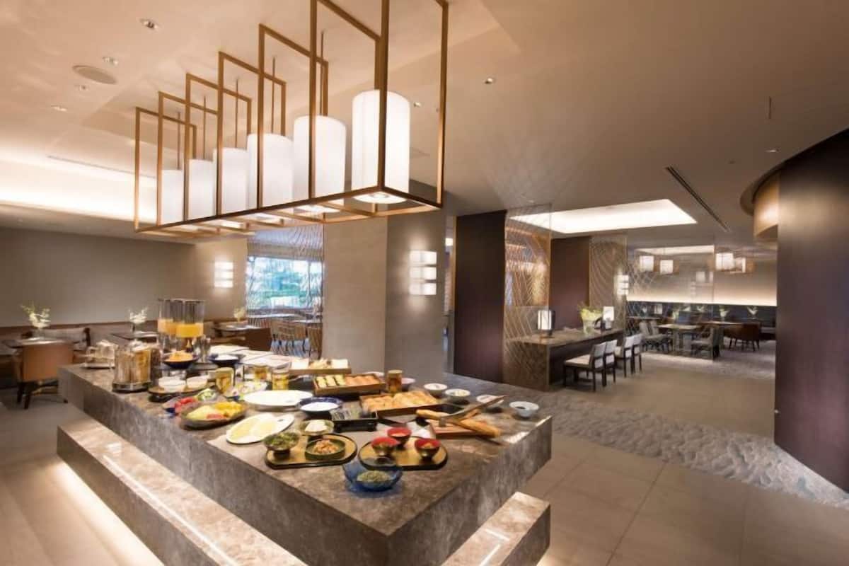 Dining | 5 restaurants, breakfast, lunch, dinner served; Chinese cuisine