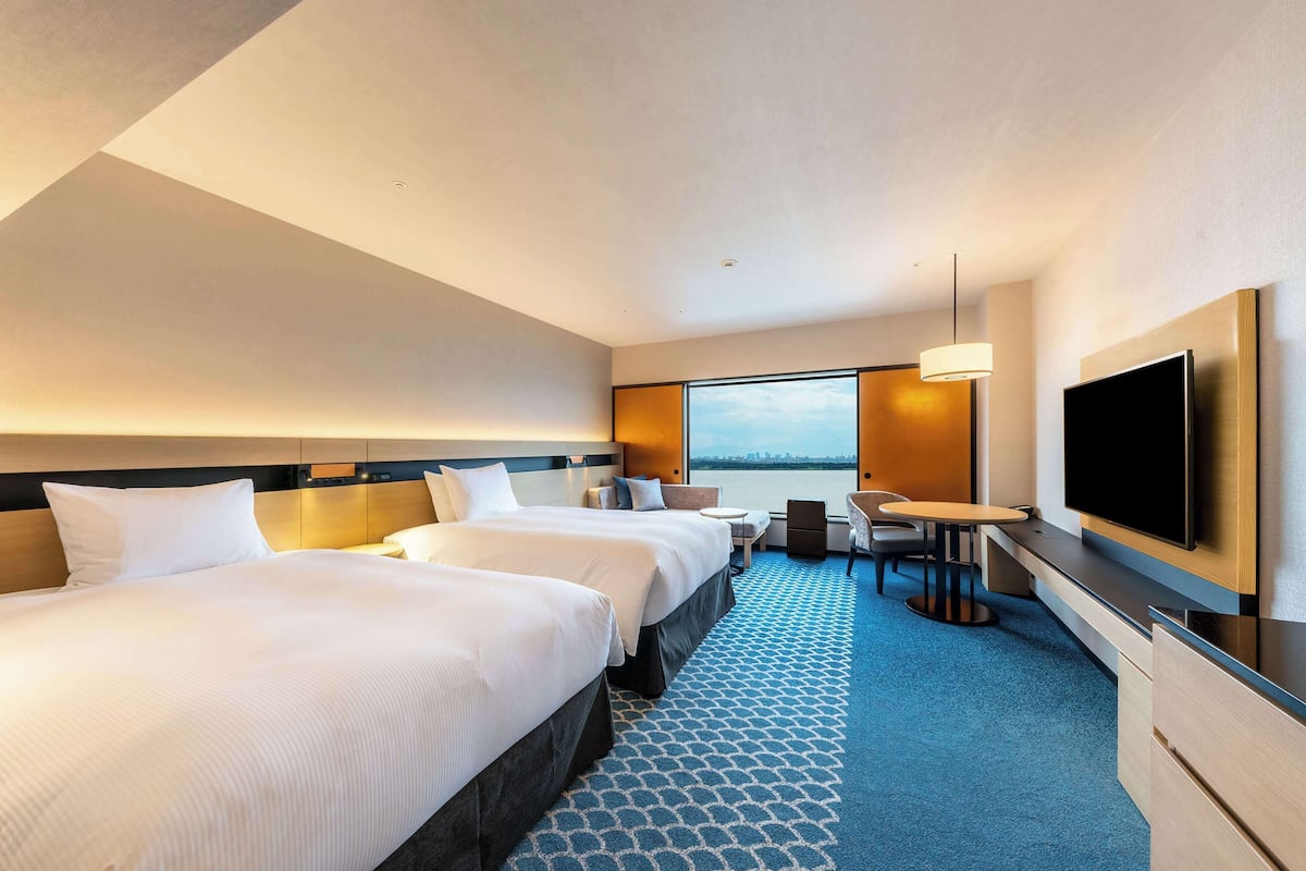 ห้องเอ็กเซกคิวทีฟ (Twin Executive, Ocean, Lounge Access) | ตู้นิรภัยในห้องพัก, โต๊ะทำงาน, ผ้าม่านกันแสง, ห้องเก็บเสียง