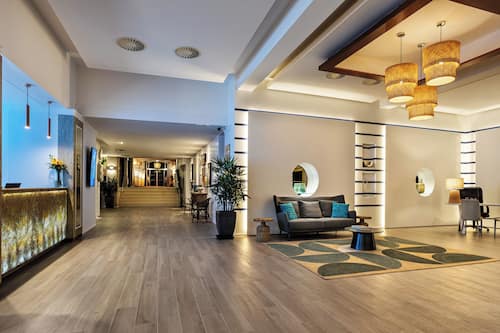 Coin salon dans le hall