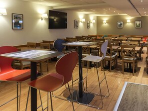 Se ofrece un desayuno bufé todos los días (por un coste adicional)