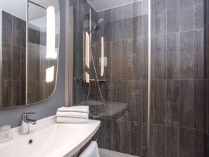 Premium bedding, desk, laptop workspace, iron/ironing board - ibis Liège Centre Opéra (Liege)