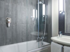 高級寝具、デスク、ノートパソコン用作業スペース、アイロン / アイロン台