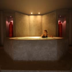 Indoor spa tub