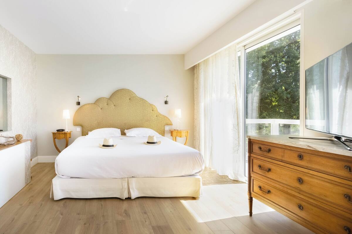 Premium bedding, minibar, in-room safe, individually decorated