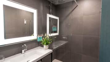 1 bedroom, premium bedding, pillowtop beds, minibar