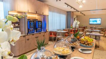 Desayuno buffet todos los días (con cargo)