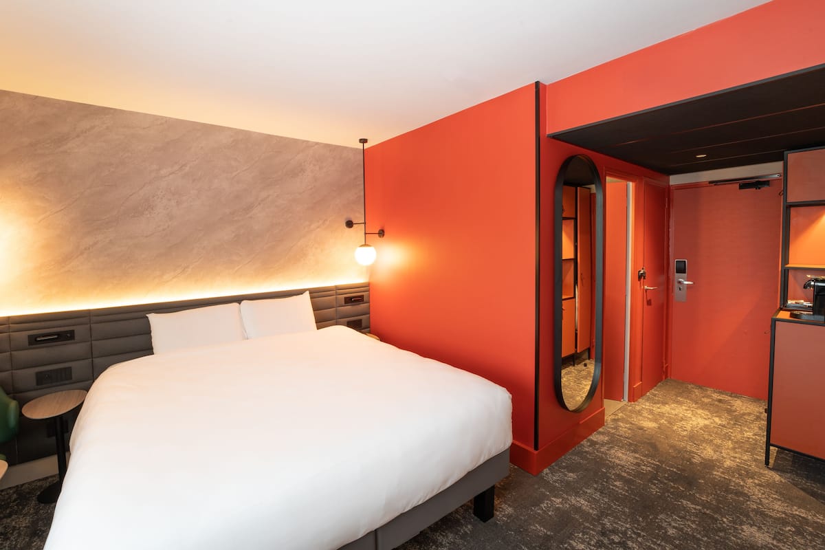 1 bedroom, premium bedding, pillow-top beds, minibar