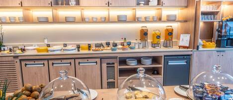 Daily buffet breakfast for a fee