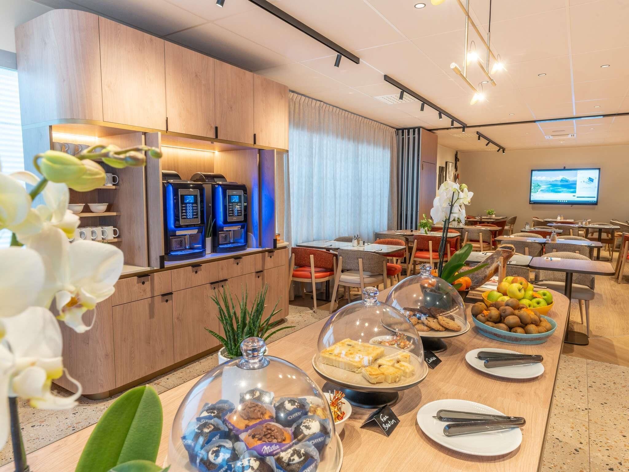 Buffet déjeuner servi tous les jours en supplément