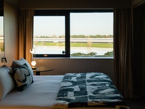 Junior-Suite, 1 Queen-Bett und Schlafsofa (Lounge) | Hochwertige Bettwaren, Schreibtisch, schallisolierte Zimmer