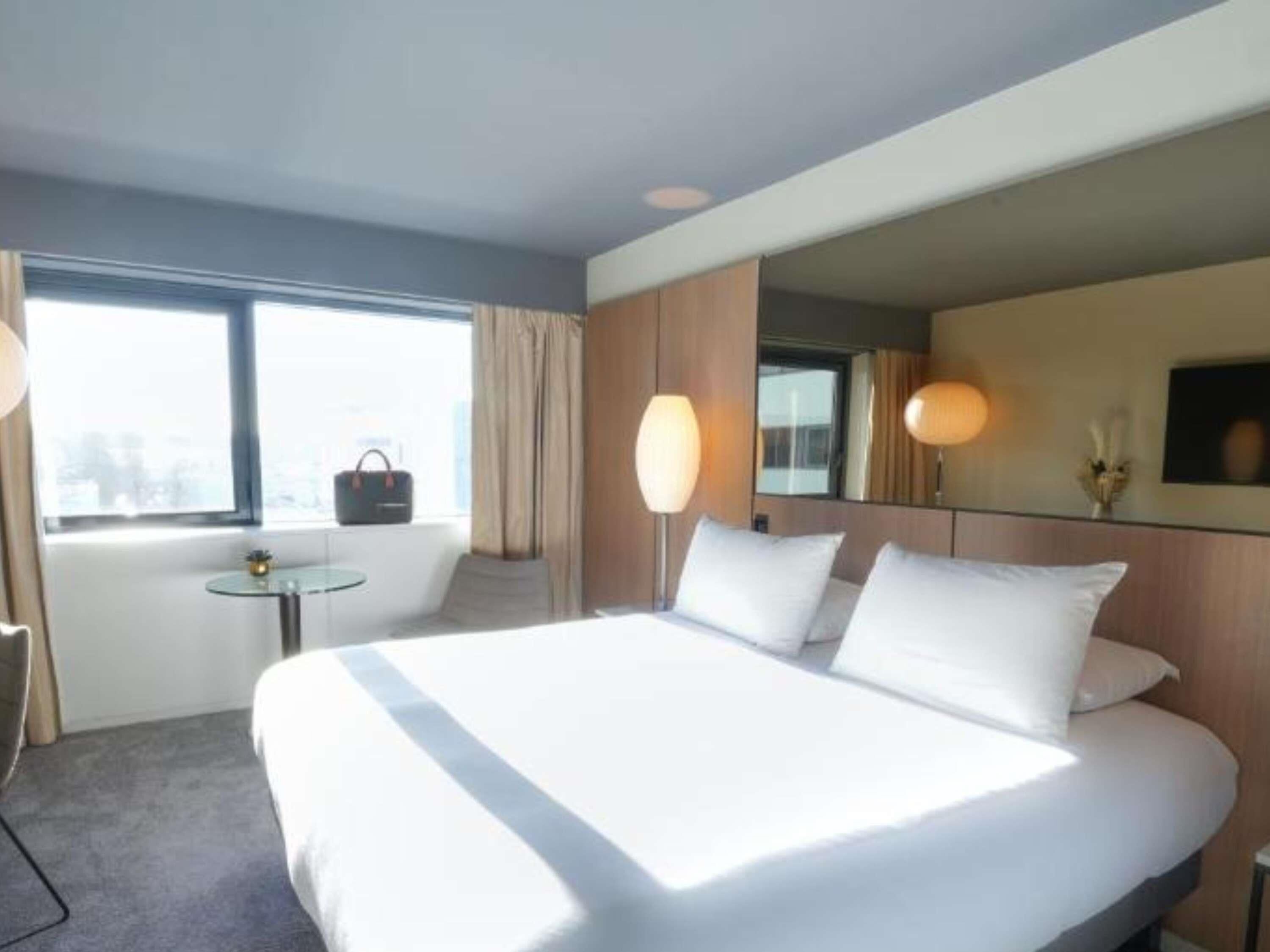 Premium bedding, in-room safe, desk, soundproofing