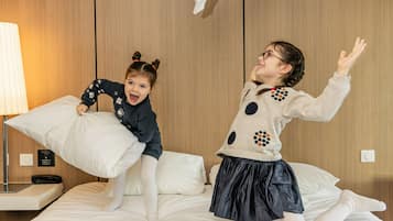 Chambre Familiale, plusieurs lits, chambres communicantes | Literie de qualité supérieure, bureau, chambres insonorisées