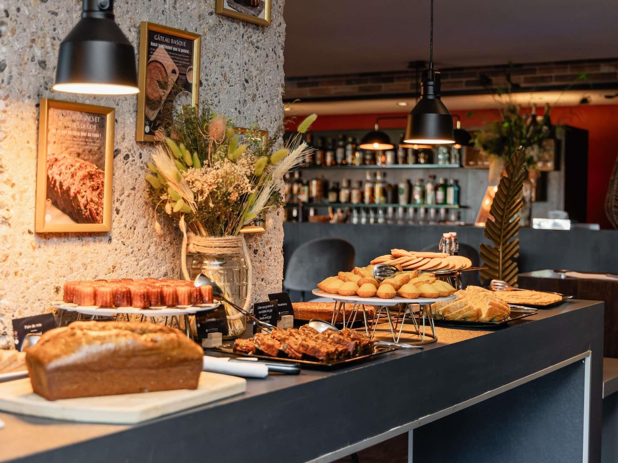 Desayuno buffet todos los días (con cargo)