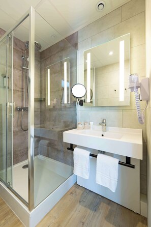 Classic Room, 1 Double Bed, Non Smoking | Bathroom