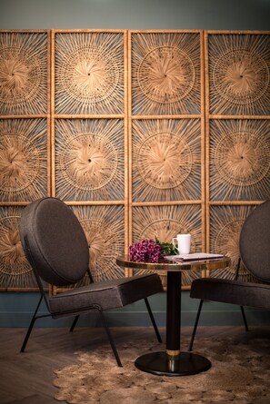 Petit déjeuner buffet (15 EUR par personne)