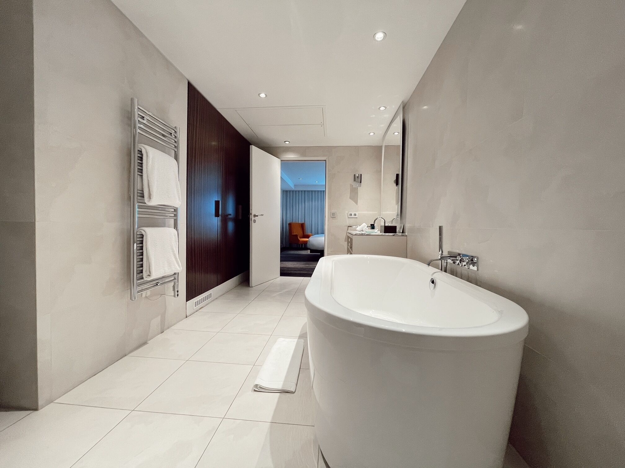 junior suite | bathroom | free toiletries, hair dryer, bathrobes, slippers
