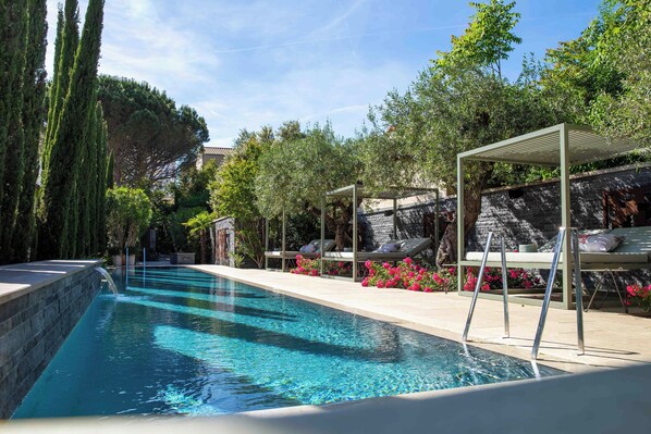 Piscine extérieure (ouverte en saison)