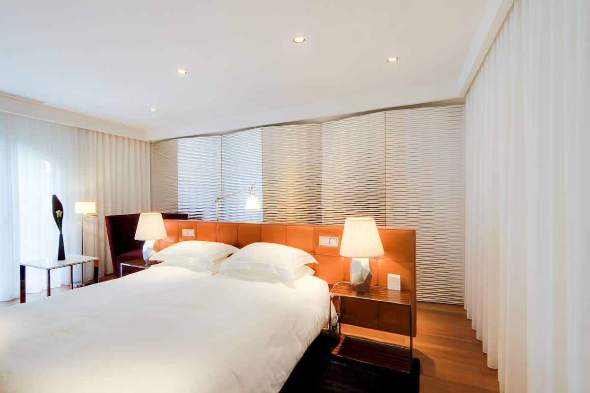 Ropa de cama de alta calidad y artículos del minibar gratis