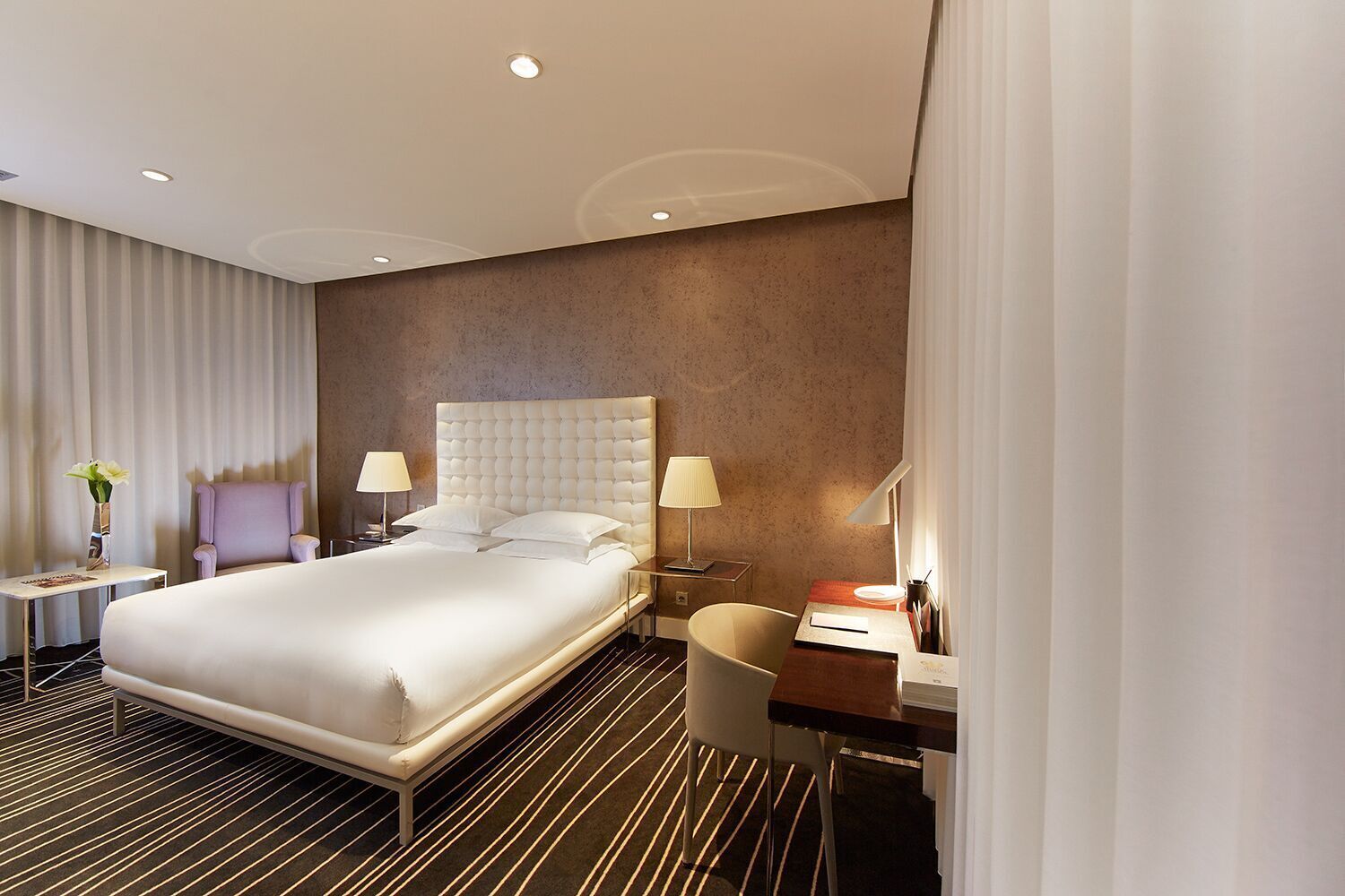 Ropa de cama de alta calidad y artículos del minibar gratis 