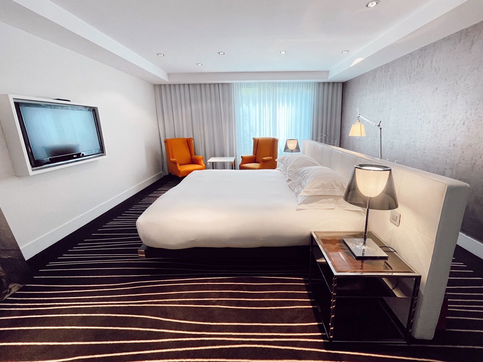 Ropa de cama de alta calidad y artículos del minibar gratis 
