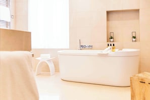 Artículos de tocador gratuitos, secador de pelo, batas, pantuflas