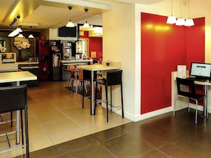 Bar (on property) - ibis Lyon Est Beynost A42 (Beynost)