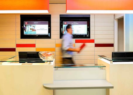 Exterior. ibis Lyon Est Beynost A42