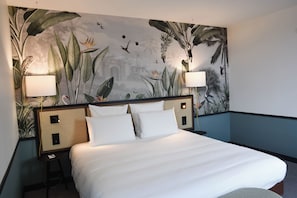 Deluxe Room, 1 Katil Ratu (Queen) | Peralatan tempat tidur premium, tilam berlapik, peti besi dalam bilik