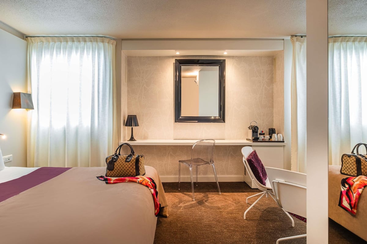 Junior Suite, 1 Double Bed | Premium bedding, pillowtop beds, in-room safe, desk