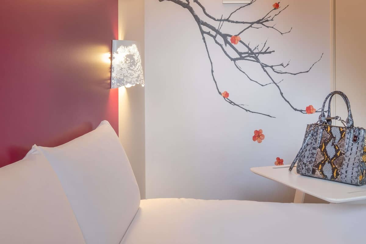 Classic Room, 1 Double Bed | Premium bedding, pillowtop beds, in-room safe, desk