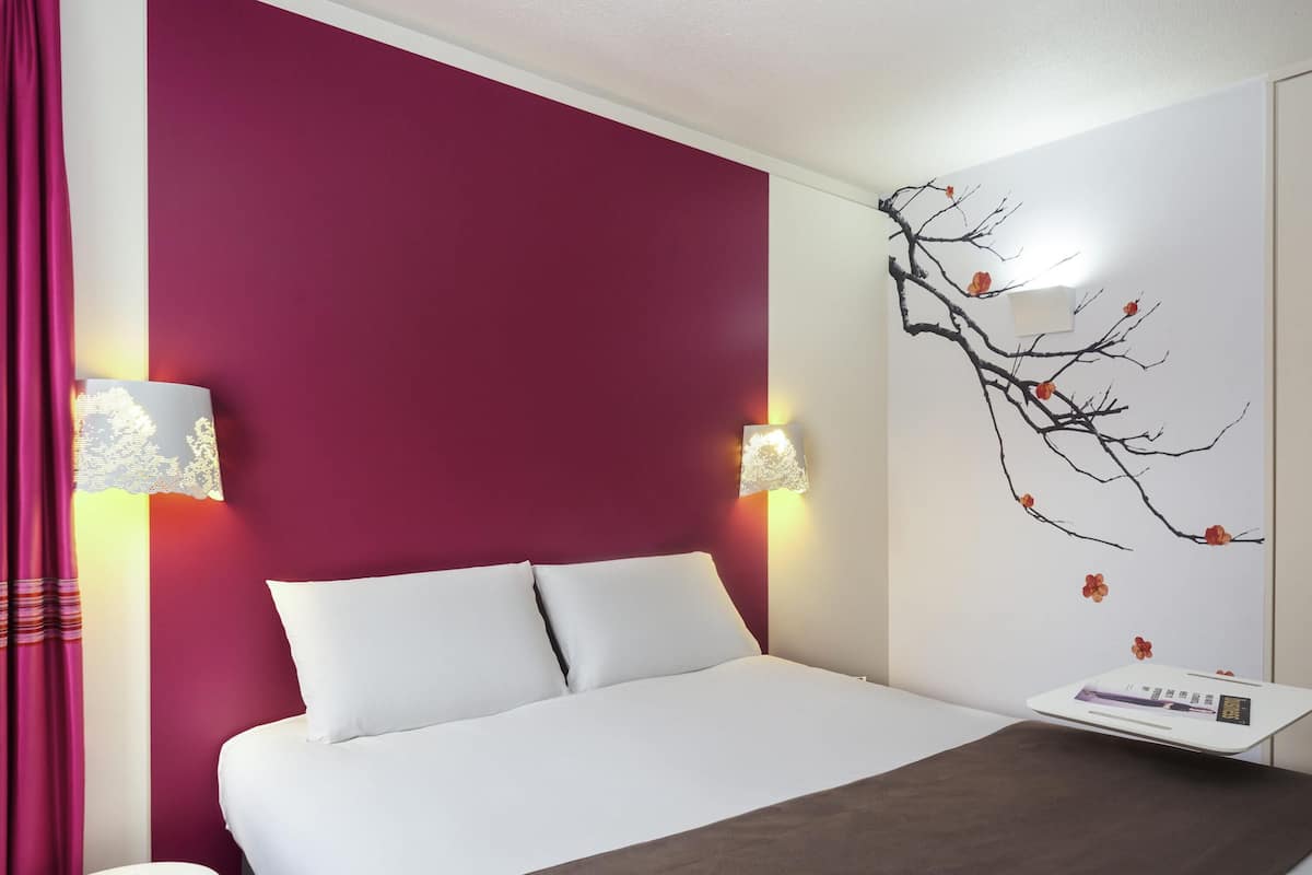 Premium bedding, pillow-top beds, in-room safe, desk