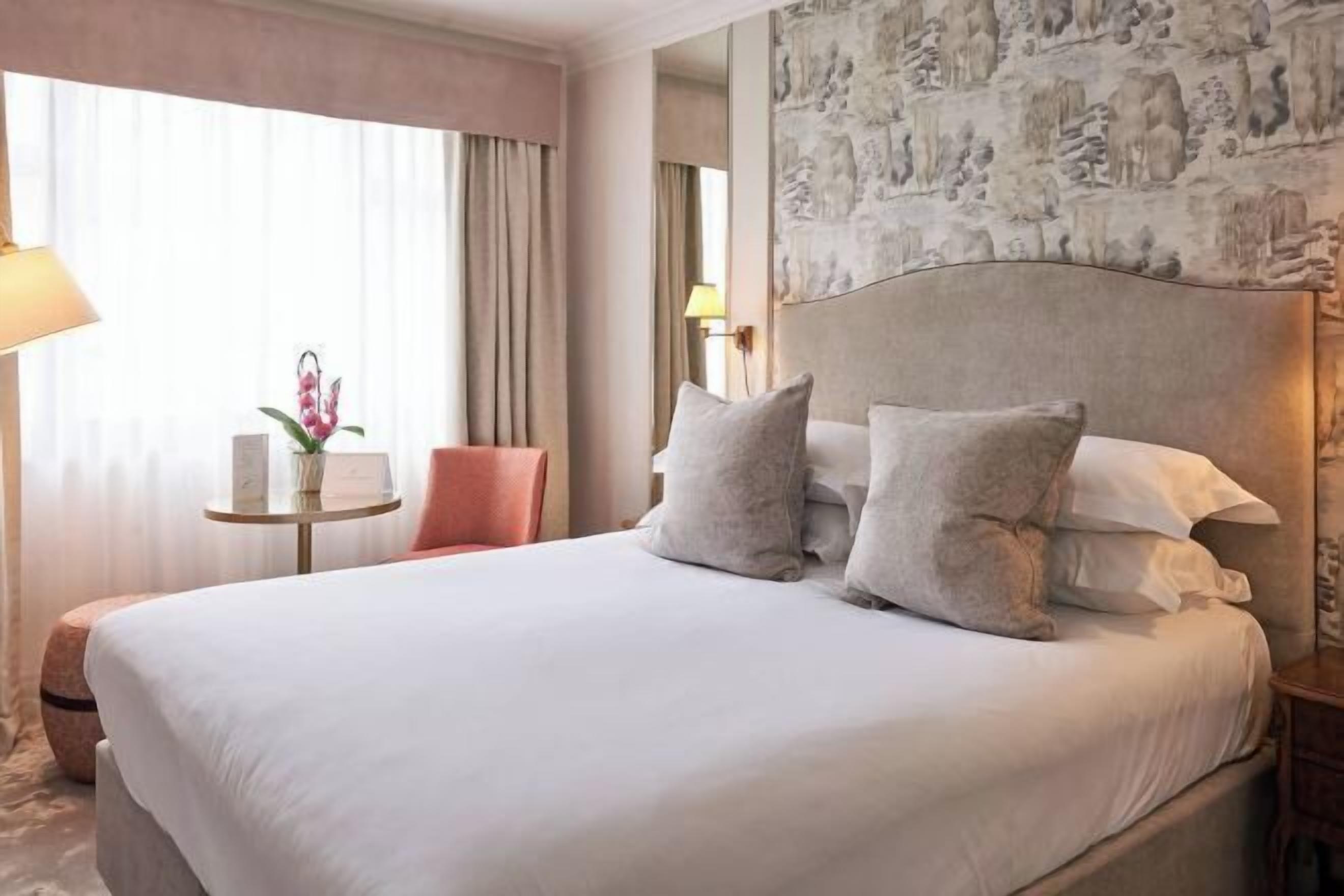 Hypo-allergenic bedding, minibar, in-room safe, individually decorated