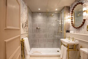 A bathroom with a walk-in shower, a vanity with a mirror, and a bathtub. - The Capital Hotel, Apartments & Townhouse - Small Luxury Hotels of The World (London)