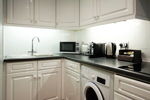 Studio Apartment | Shared kitchen | Coffee/tea maker, electric kettle