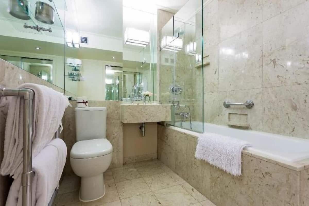 Bathroom | Combined shower/tub, designer toiletries, hair dryer, bathrobes