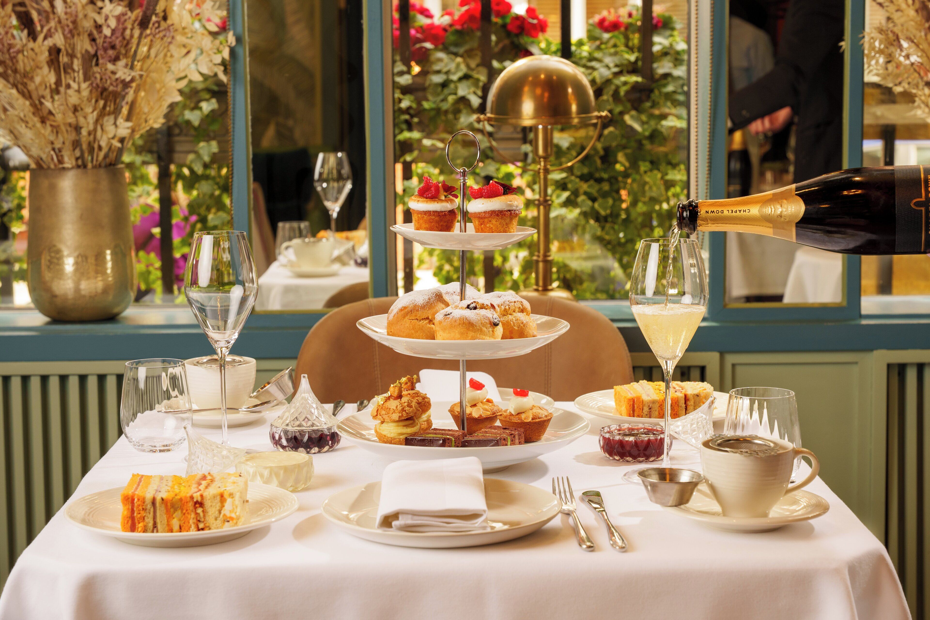 Breakfast, lunch, dinner served; British cuisine 