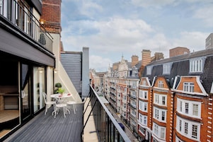 Hypo-allergenic bedding, minibar, in-room safe, individually decorated