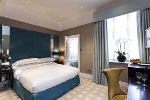 Capital Townhouse Classic Room | Egyptian cotton sheets, premium bedding, minibar, in-room safe