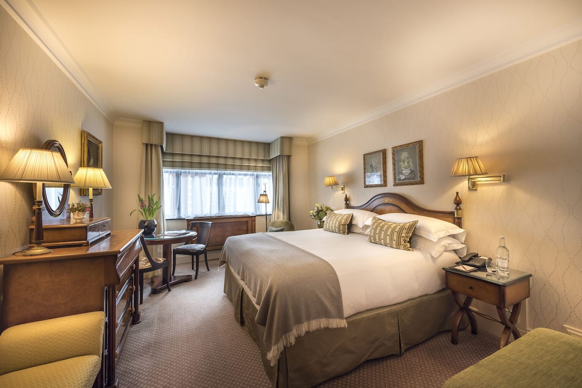 Egyptian cotton sheets, premium bedding, minibar, in-room safe