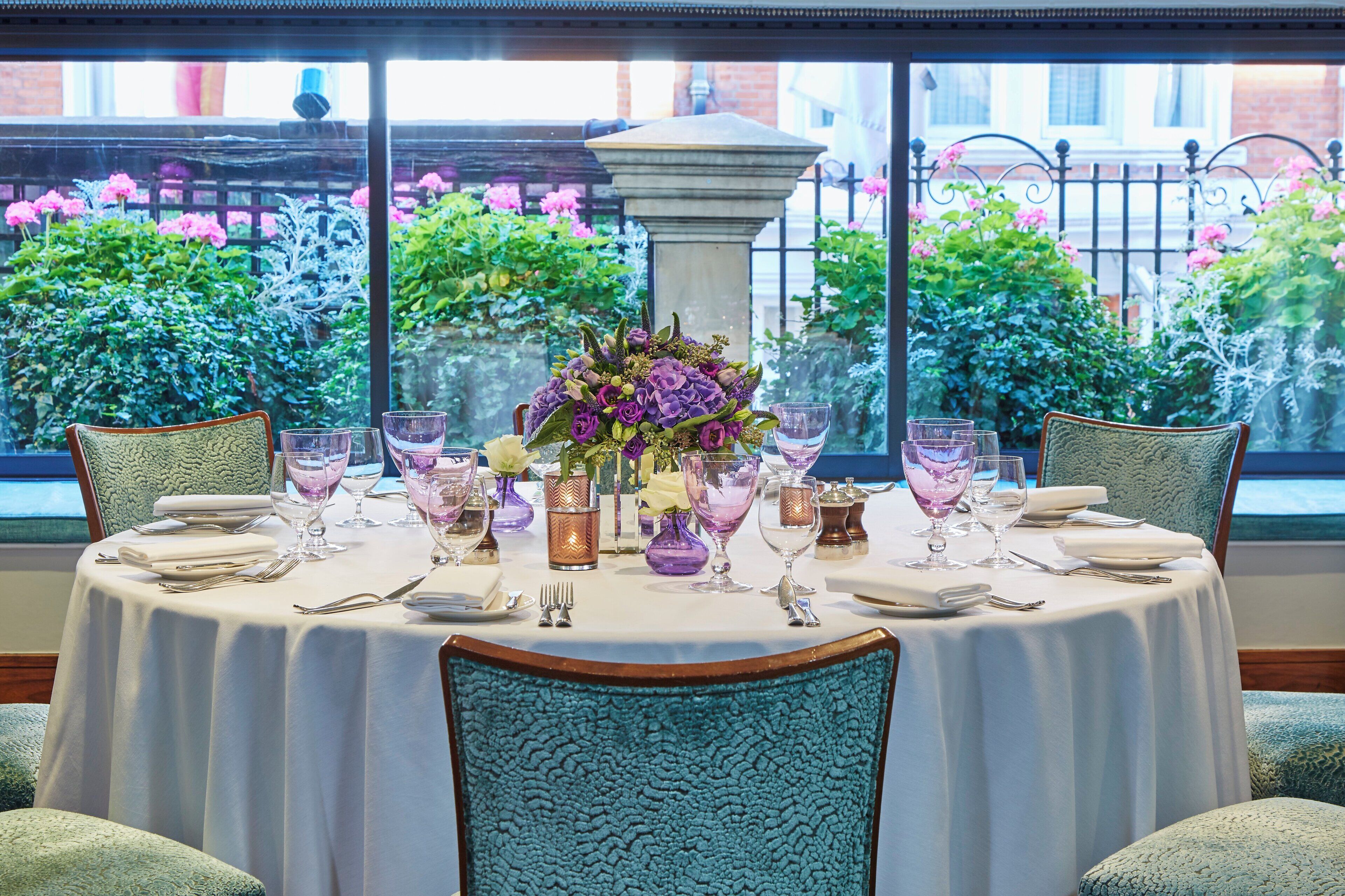 breakfast, lunch, dinner served; british cuisine