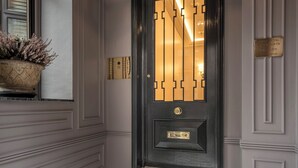 A black door with a brass plaque reading "No 26" and a glass panel with a geometric pattern. - The Capital Hotel, Apartments & Townhouse - Small Luxury Hotels of The World (London)