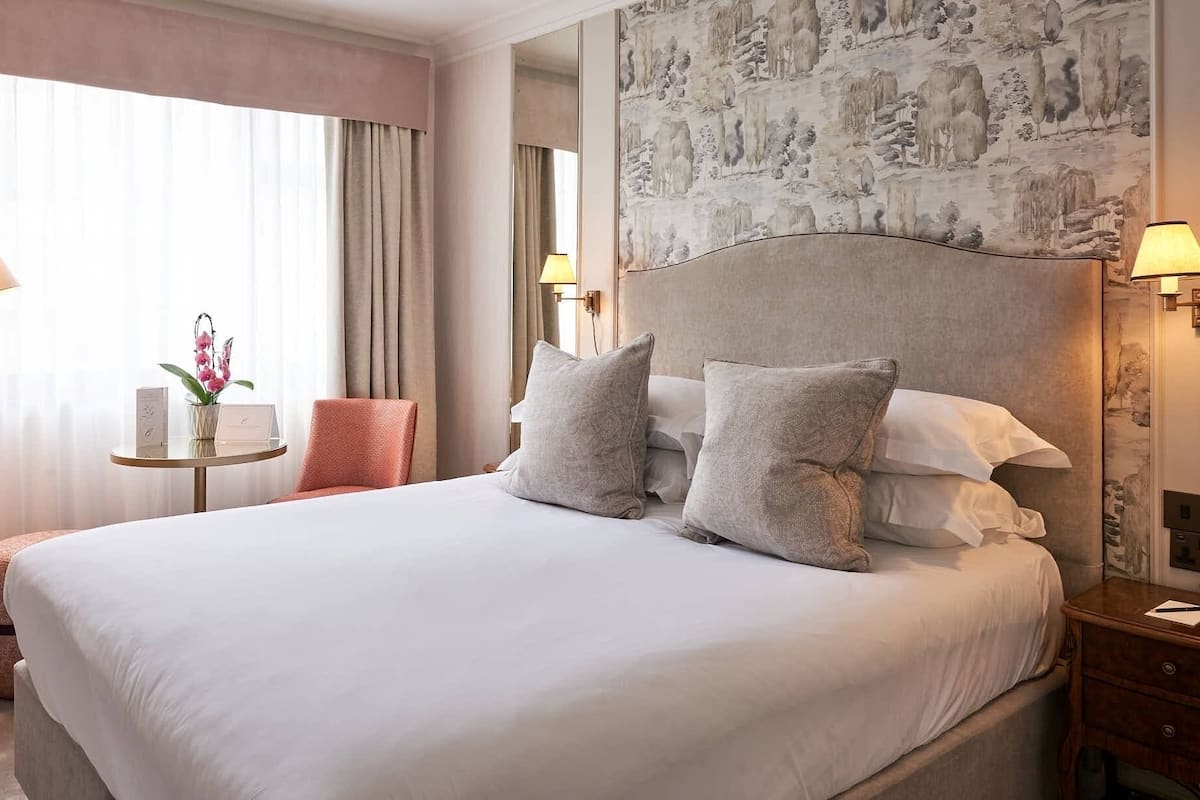 Standard Room | Egyptian cotton sheets, premium bedding, minibar, in-room safe